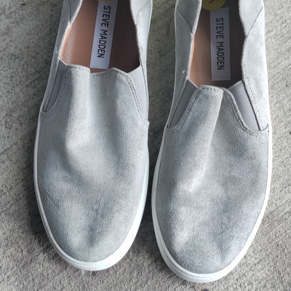 STEVE MADDEN sneakers made with cool fabric finish.